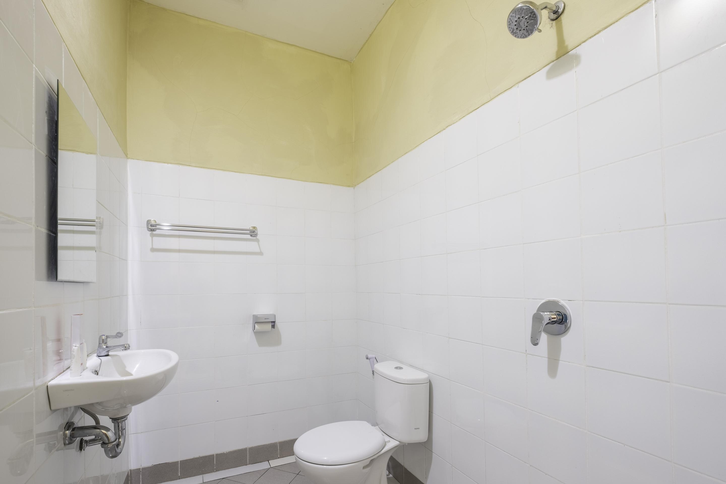 Super Oyo 1568 Stasiun Ka Cirebon Guest House Dış mekan fotoğraf