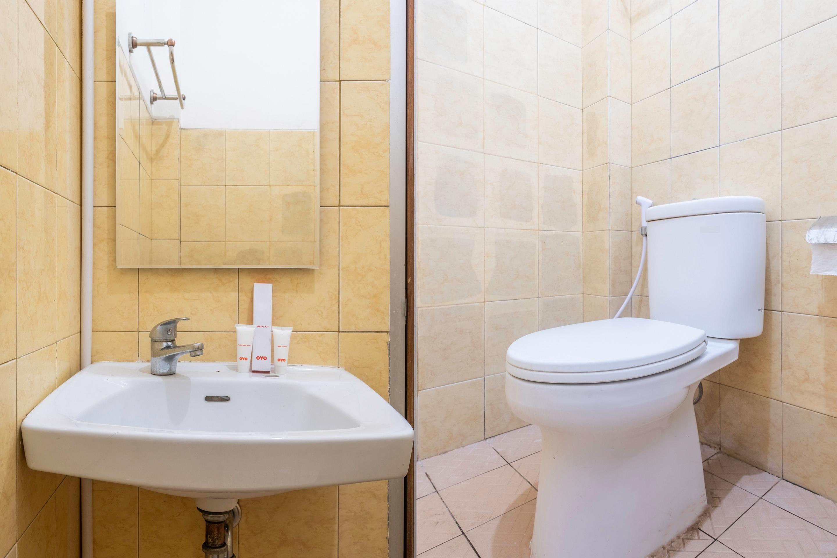 Super Oyo 1568 Stasiun Ka Cirebon Guest House Dış mekan fotoğraf