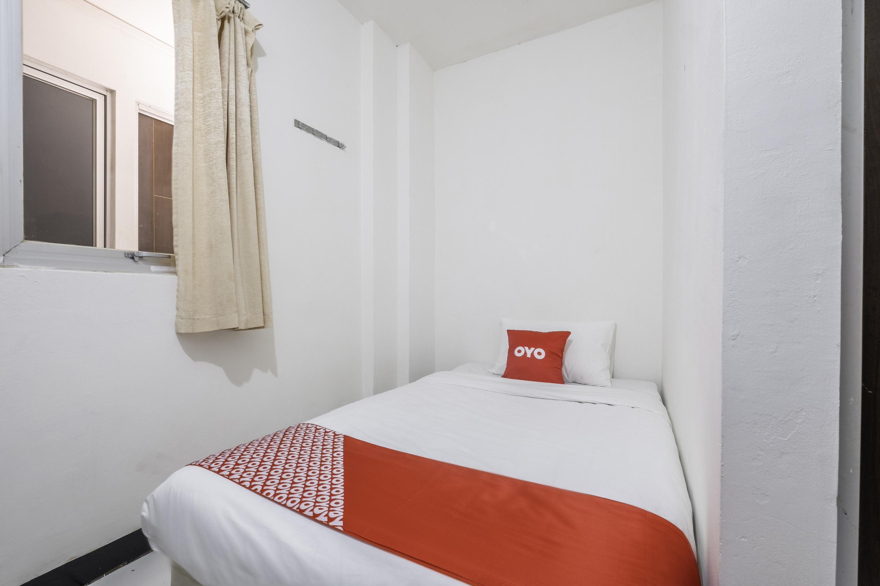 Super Oyo 1568 Stasiun Ka Cirebon Guest House Dış mekan fotoğraf
